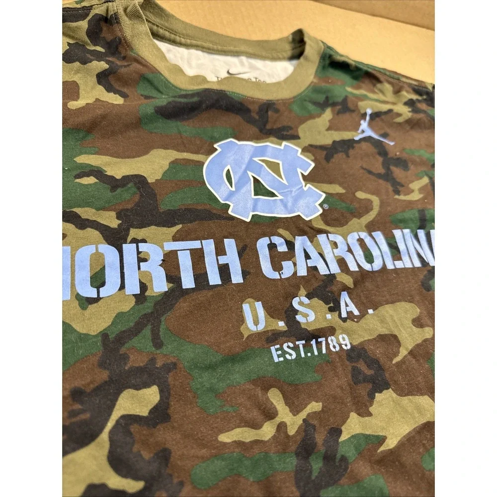 Jordan Men's M Green Camo Long Sleeve Crew‎ Neck Tee UNC Tar Heels USA Flag